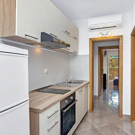 By The Sea Cove Pokrivenik, Hvar - 10419 Apartment *