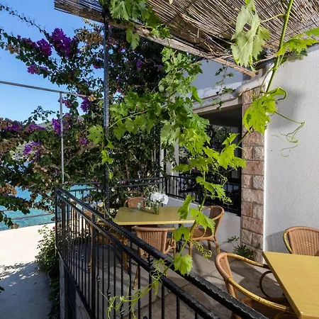 Apartment By The Sea Cove Pokrivenik, Hvar - 10419 *